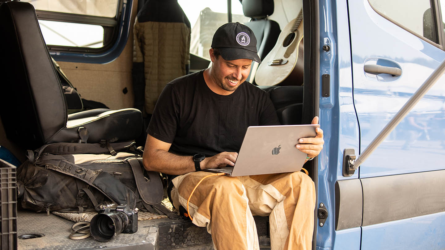 Aaron Blatt - Flatline Van Co. Brand Ambassador
