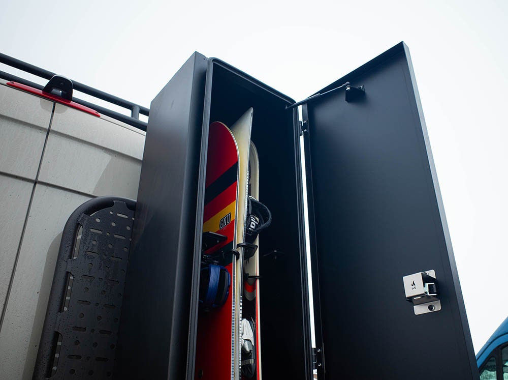 Ski and snowboard locker with lockable door and hinges to hold the door in place