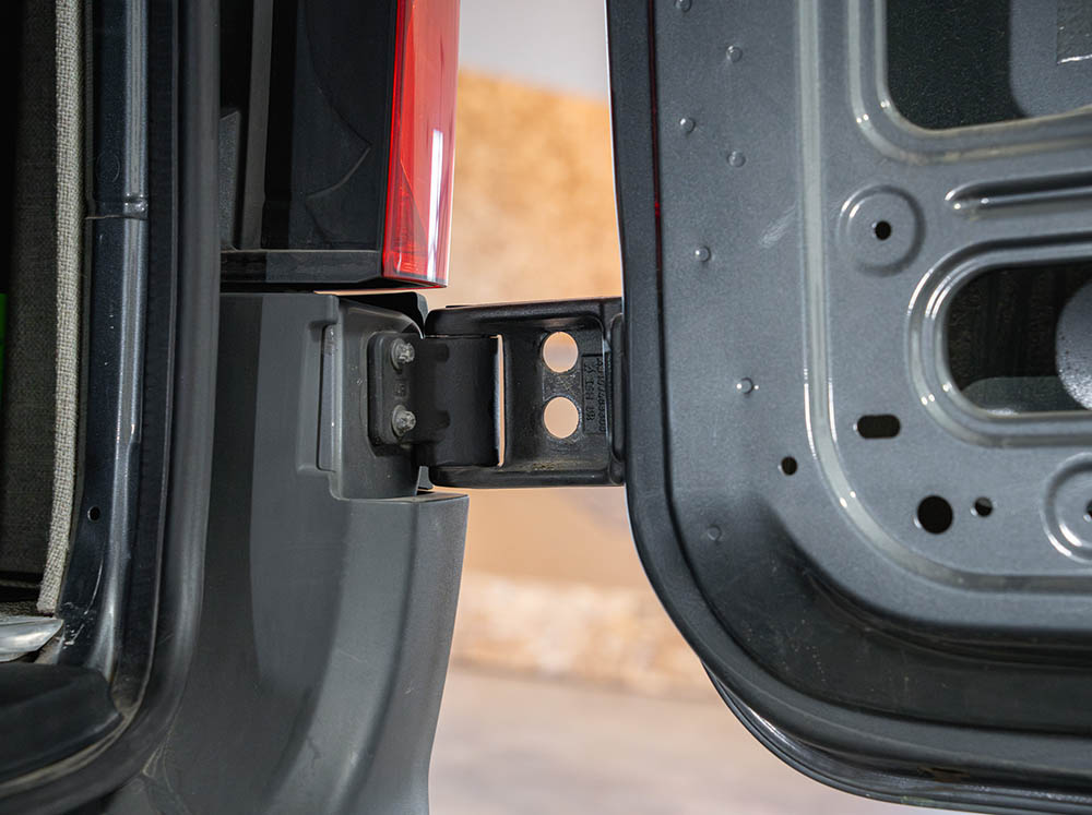 Sprinter camper van 180-degree rear door hinge